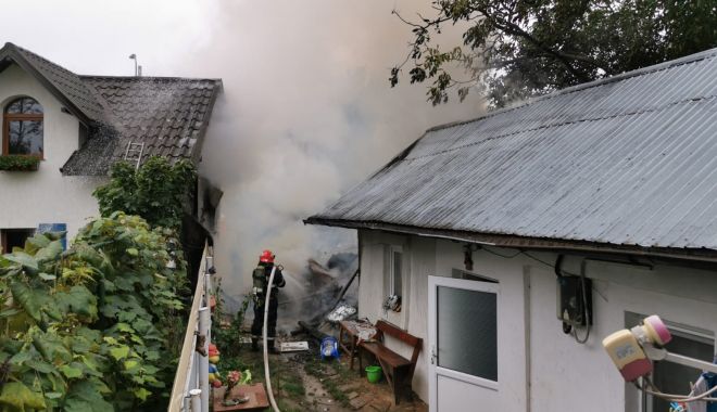 Pompierii, în alertă! Casă cu doi copii înăuntru, cuprinsă de flăcări - ada17septembrie2022028-1663423332.jpg