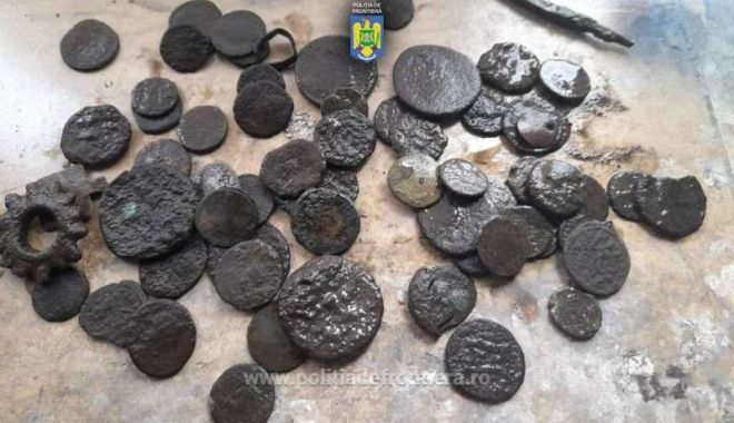 Constanţa. Monede romane şi otomane, descoperite în bagajul unor cetăţeni bulgari, căutători de comori