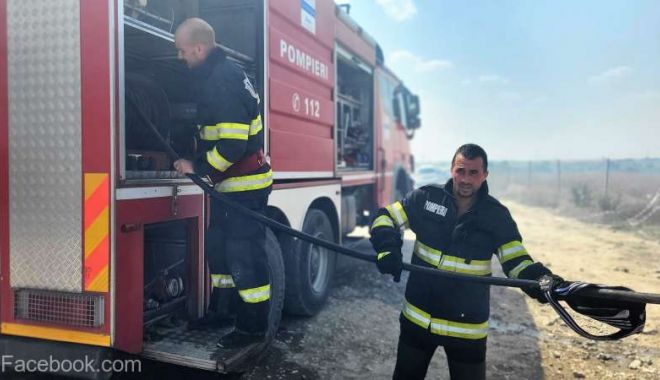 Constanţa: Incendiu la remorca unui TIR încărcat cu porumb, pe A2