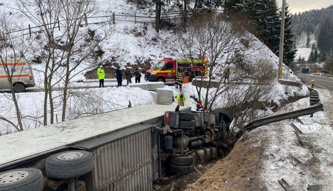 Şofer salvat de pompieri după ce s-a răsturnat cu TIR-ul în apă - ada30ianuarie2023021-1675076511.jpg