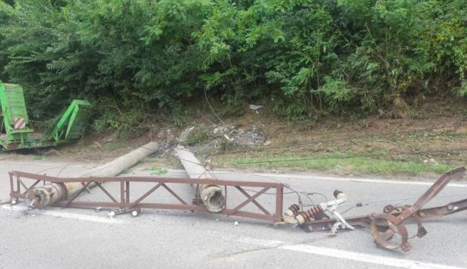 Şapte persoane, rănite de stâlpi de electricitate doborâţi de un tren! - ada4iulie2022008-1656922070.jpg