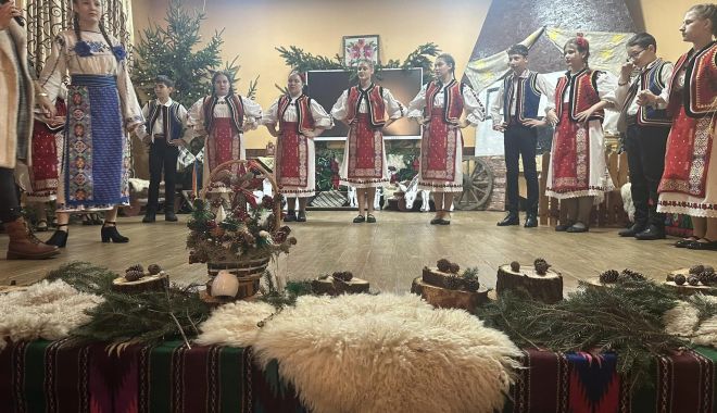 Primăria Adamclisi a organizat un spectacol tradițional, folcloric, la şcoala profesională