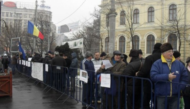 Protest la Guvern: Aproximativ zece revoluționari au intrat în greva foamei - ade-1363623183.jpg