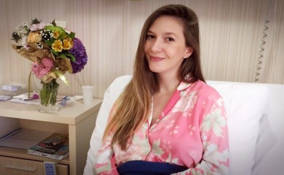 Adela Popescu, operată de urgență, după ce MEDICII I-AU PUS UN DIAGNOSTIC GREȘIT. Soțul său, mesaj revoltător pe Facebook - adelapopescu-1479371962.jpg