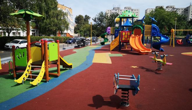 Administrația locală a finalizat reabilitarea primelor 25 de locuri de joacă din Constanța - administratialocala-1577680207.jpg
