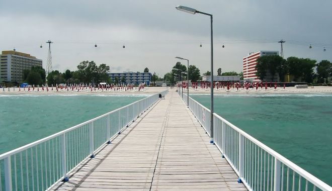 Administrația locală a redeschis pasarela din stațiunea Mamaia - administratiapasarela-1561923679.jpg
