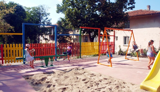 Administrația publică a amenajat un nou loc de joacă, la Medgidia - administratiapublicaaamenajat2-1408638928.jpg