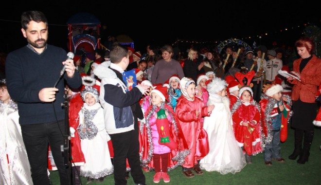 Administrația publică din comuna  Peștera a dat startul sărbătorilor de iarnă - administratiapublicapestera2-1386519063.jpg