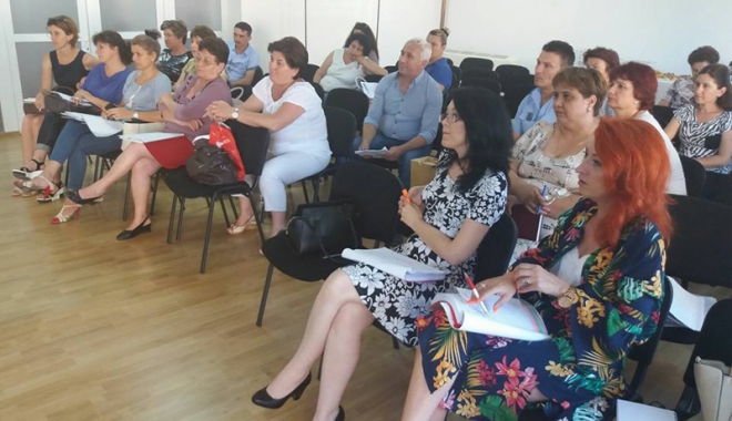 Angajații din administrația publică,  la mâna primarului pentru plata salariului - administratiesecretari-1499430765.jpg