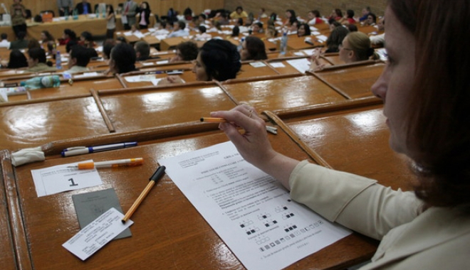 A început examenul de admitere la Institutul Național al Magistraturii - admitere-1472976537.jpg
