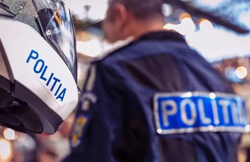 Tânăr de 19 ani, arestat după ce a provocat un accident  și a agresat un polițist - adolescent-1774885694.webp