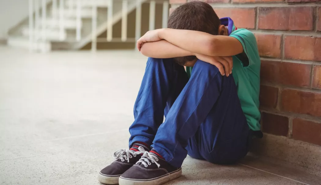 Adolescent bătut și ținut în frig de propria mamă. Femeia a fost pusă sub control judiciar
