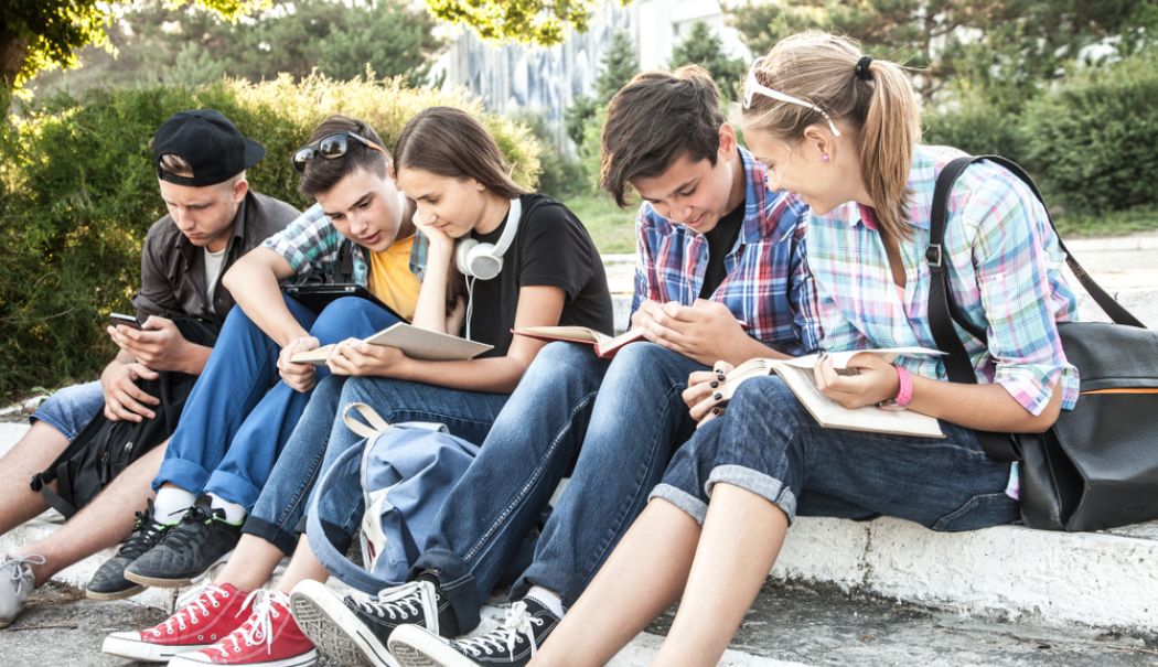 Studiu îngrijorător! Un elev din cinci spune că i s-a oferit o substanță interzisă în ultimul an - adolescenti-1749451627.jpg