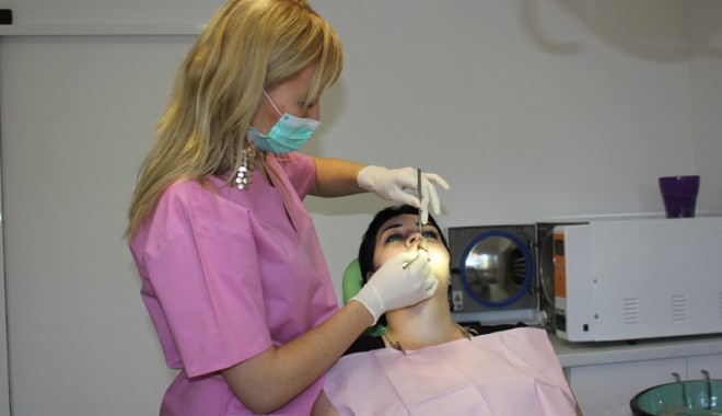 Medicii atrag atenția: adolescenții nu merg la dentist! - adolescentiinumergladentist-1351785825.jpg