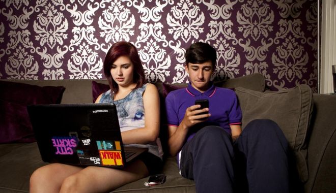 Adolescenții, victime ale șantajiștilor de pe internet. Fenomenul de cyberbullying ia amploare - adolescentiprint-1557083350.jpg