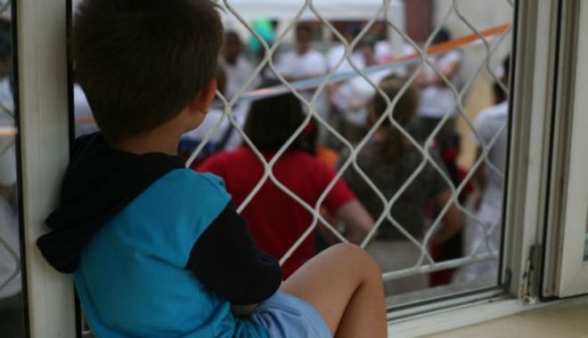 Românii vor sa adopte doar bebeluși blonzi cu ochii albaștri - adoptiicopiicetrebuiesastiidacav-1699800105.jpg