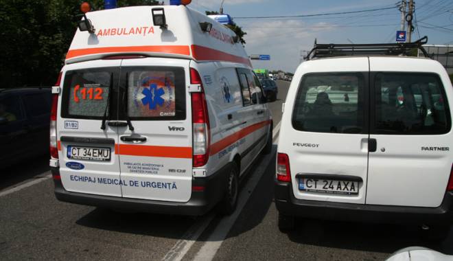 A intrat cu mașina în copac  după ce a adormit la volan - adormitvolan-1436204877.jpg