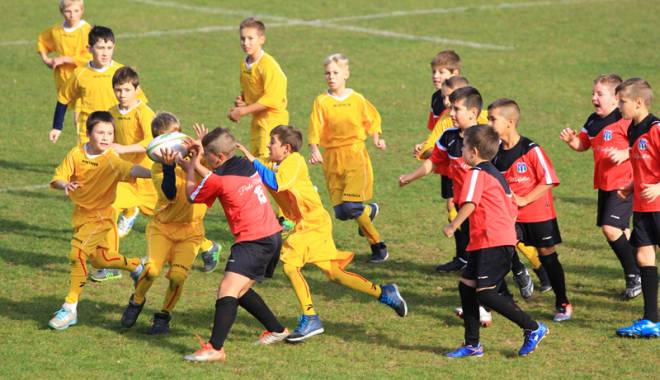 A doua etapă a Cupei Toamnei la  mini-rugby a adunat peste 170 de copii - adouaminirugby-1447605302.jpg
