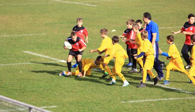 A doua etapă a Cupei Toamnei la  mini-rugby a adunat peste 170 de copii - adouaminirugby6-1447605279.jpg