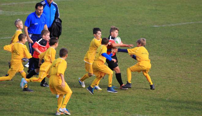A doua etapă a Cupei Toamnei la  mini-rugby a adunat peste 170 de copii - adouaminirugby7-1447605285.jpg