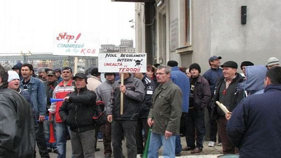Grevă spontană la APC - adouazideprotesteinportulconstan-1334128937.jpg