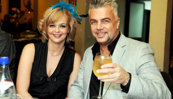 Adrian Enache se împarte la mare între două femei - adrianenache1-1313412565.jpg