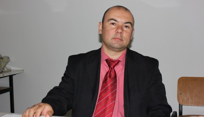 Aleșii județeni primesc certificatele doveditoare - adrianoprea1-1339573906.jpg