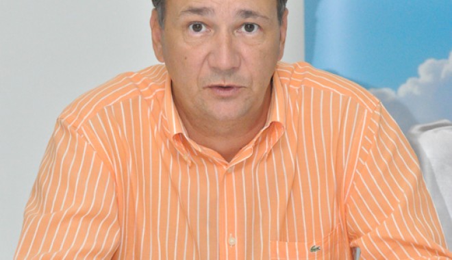 Primarul Adrian Stan a atras zece milioane de euro de la Uniunea Europeană - adrianstanprimartechirghiol2-1334867110.jpg