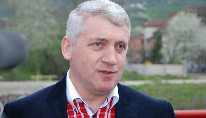 Adrian Țuțuianu: I-am prezentat premierului demisia din funcția de ministru al Apărării - adrianuuianu-1504621454.jpg