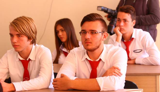 Se stabilește noua conducere a elevilor - adunareaelevilor-1422889200.jpg