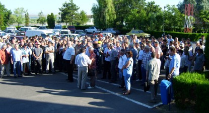 Lucrătorii de la Rominserv au organizat un protest spontan pe platforma de la Petromidia - ae52042c4805c24d028d867980da3a31.jpg