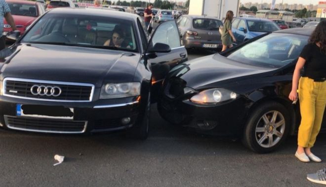 Accident rutier în parcare la Vivo. O femeie a fost rănită - aed0e390f1624dd08d148ecfd5a6d070-1529693197.jpg