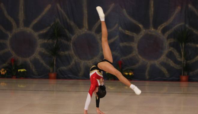 Gimnastică aerobică / Sportivii de la CS Farul, podium la competițiile de la Borovets - aerobic-1430914910.jpg