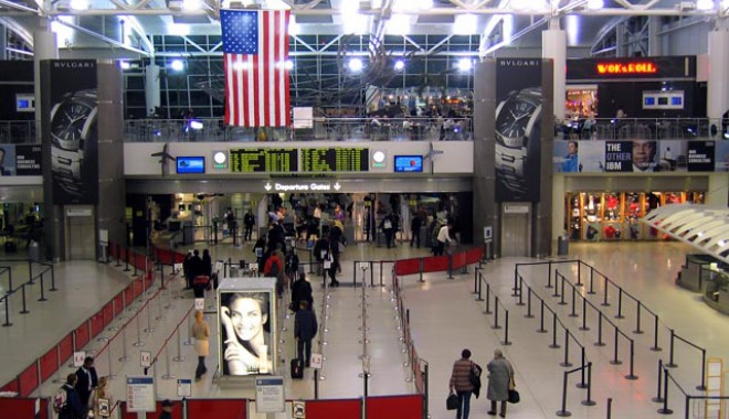 Controale reduse  pe aeroporturile americane  pentru bătrânii de peste 75 de ani - aeroport-1338128257.jpg