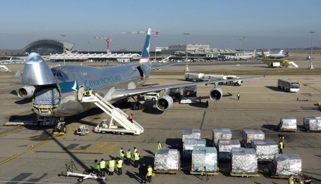 Un avion Air Mediteranee a ieșit de pe pistă la aterizarea pe aeroportul din Lyon - aeroport-1364633738.jpg