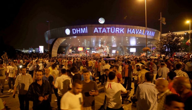 Focuri de armă pe aeroportul Ataturk din Istanbul - aeroport-1478422983.jpg