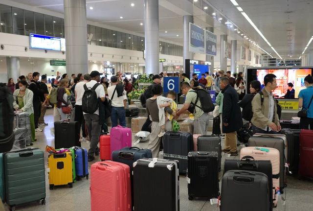 Zbor Dubai - București, anulat deși era plin. Doar patru pasageri s-au prezentat la check-in - aeroport-1772544625.webp