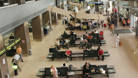 Atenție la capcanele companiilor aeriene atunci când vă rezervați bilete de vacanță - aeroport33441100-1314343621.jpg