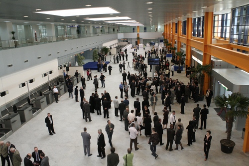 Alertă la Cluj. Cantitate mare de mercur, găsită pe aeroport - aeroportcluj-1354892209.jpg
