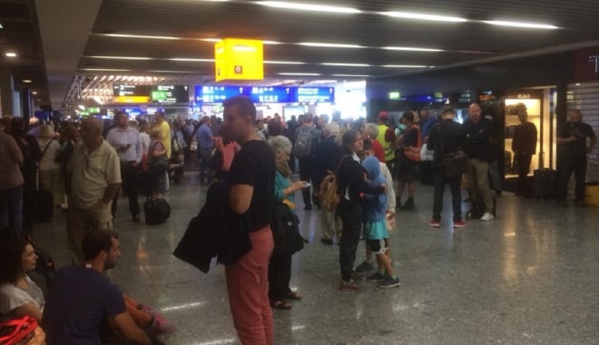 Aeroportul Charles de Gaulle, EVACUAT. A fost găsit un pachet suspect - aeroportuldinfrankfurtafostevacu-1496491823.jpg