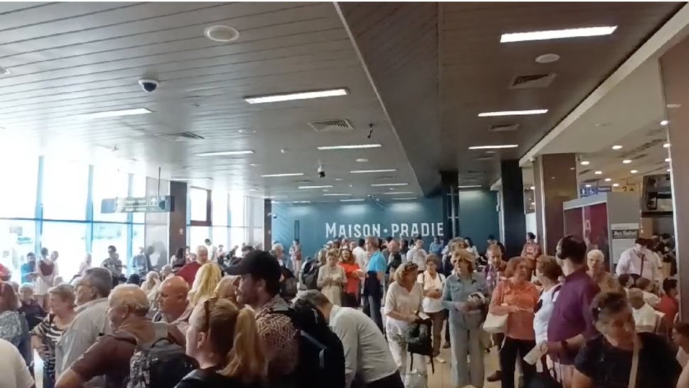 ANPC a amendat Aeroportul Otopeni, după ce s-a stricat aerul condiţionat. Oamenii stau în condiții greu de suportat