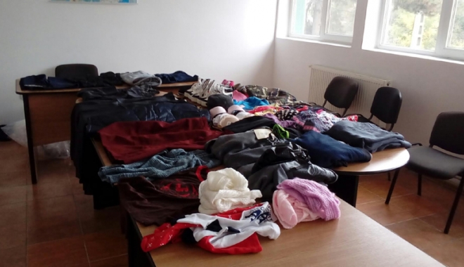 Afacere cu haine, direct pe trotuar… Până să afle polițiștii - afacerecuhainepetrotuarpozaorigi-1477323739.jpg
