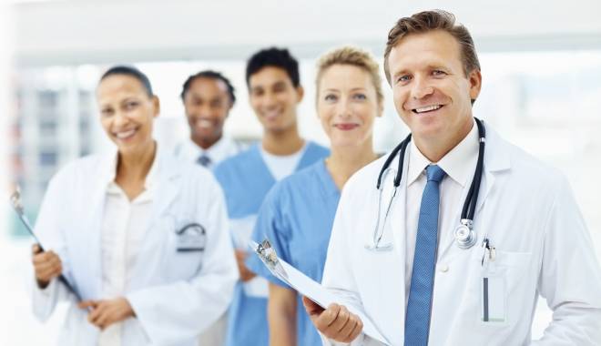 Salariile medicilor cresc cu 25%. Iată de când - afewhelpfuldoctorsreadytoexcusey-1439903338.jpg
