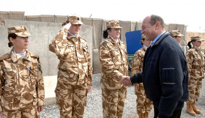 Opt secții de votare pentru militarii  din teatrele de operațiuni - afganistan-1343311608.jpg