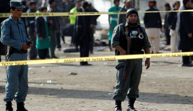 Nouă camioane-cisternă ale NATO au explodat în Afganistan - afganistanzecidemortiintroexploz-1379314230.jpg