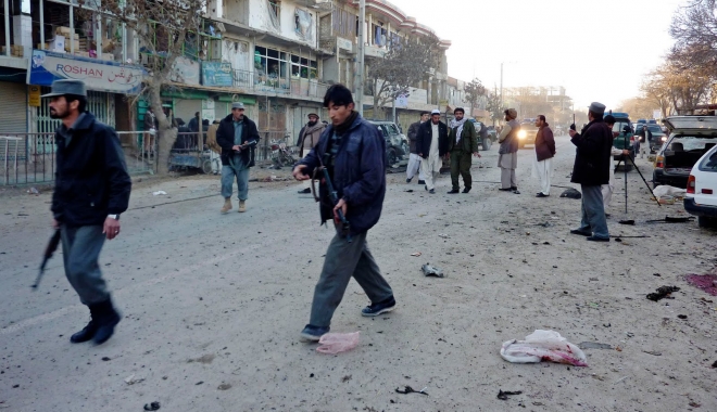 Dublu atentat cu bombă. Cel puțin cinci morți și 13 răniți - afghanistanviolence-1483860105.jpg