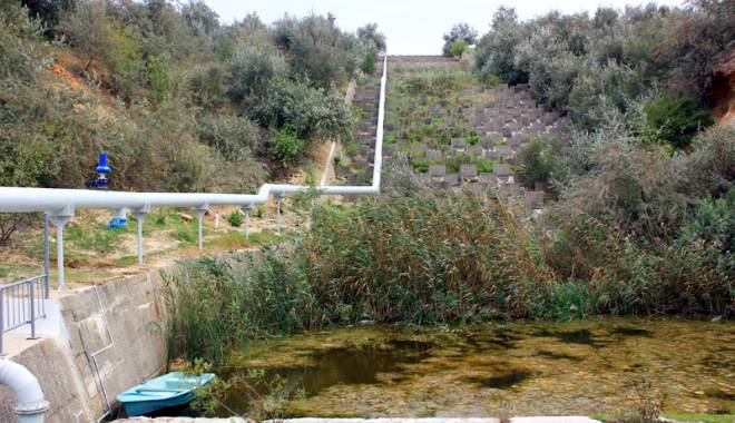 A fost inaugurat primul sistem de irigații cu alimentare din Canalul Dunăre - Marea Neagră - afostinuaugurat24-1443460778.jpg