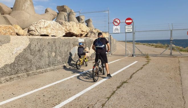 Liber la plimbări pe jos și cu bicicleta, pe digul de larg din Portul Constanța - afostredeschisdigul-1596042338.jpg