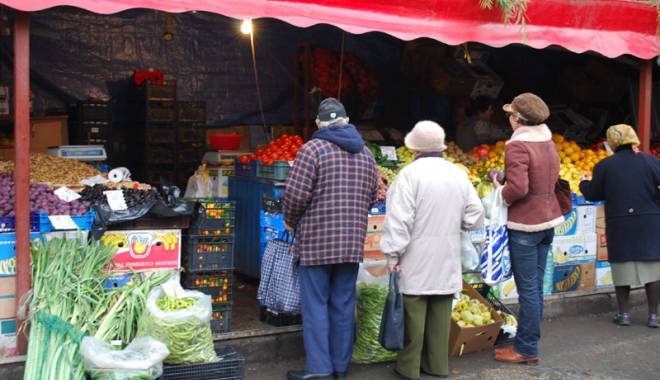 Agenții economici din piețe pot obține  avizele de la Primăria Constanța până la 31 mai - agentiieconomicidinpiete-1426265325.jpg