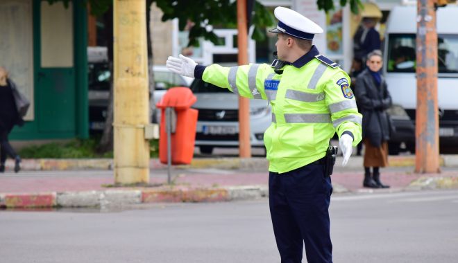 RAZIE la malul mării: SANCȚIUNI ȘI PERMISE REȚINUTE! - agentpolitiarutieradirijeazatraf-1625386169.jpg